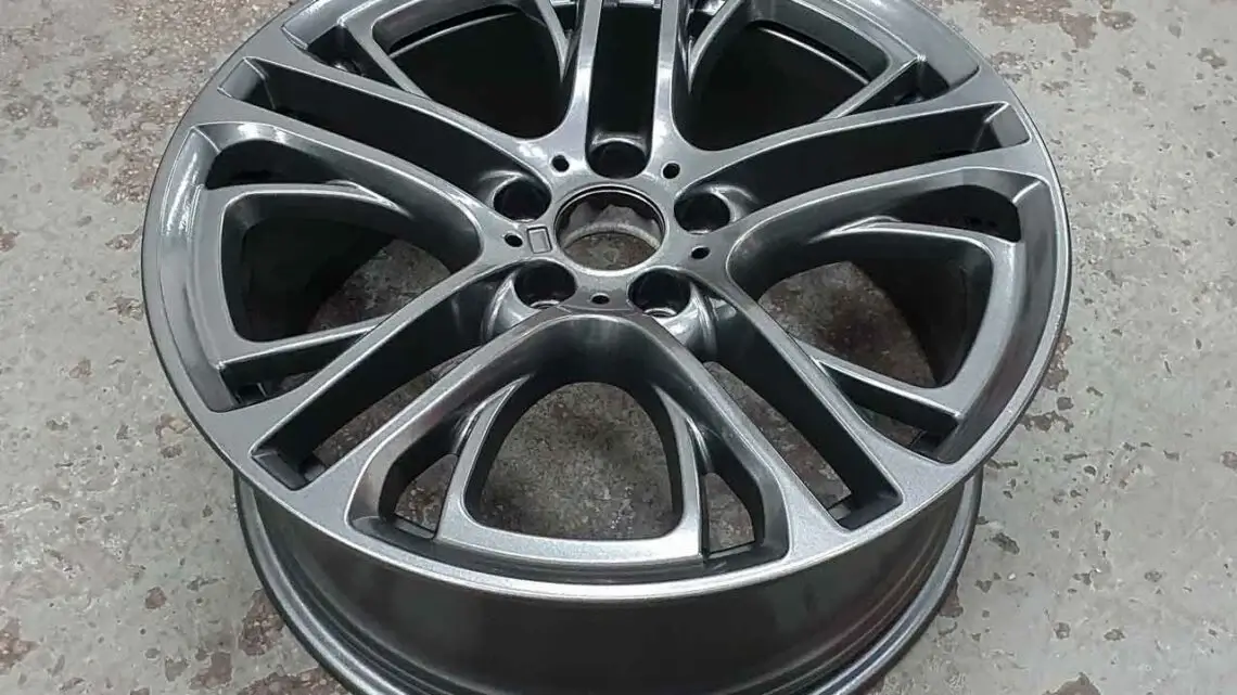 BMW alloy wheel refurbishment — anthracite metallic finish
