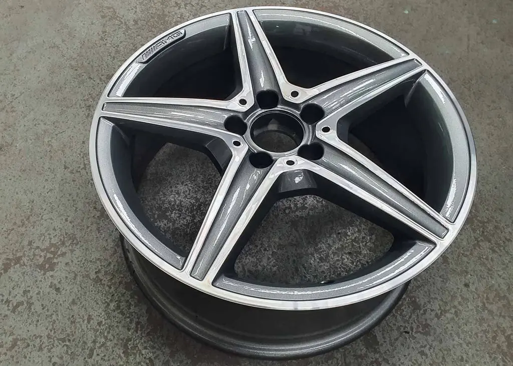 Mercedes alloy wheel refurbishment — diamond cut finish in Manchester